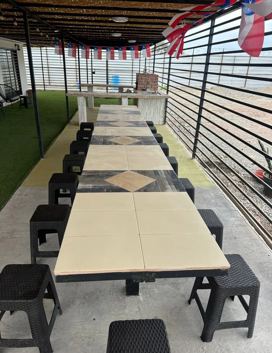 Quincho con comedor exterior